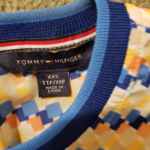 Very good condition and colorful top - Picture 2 of 2